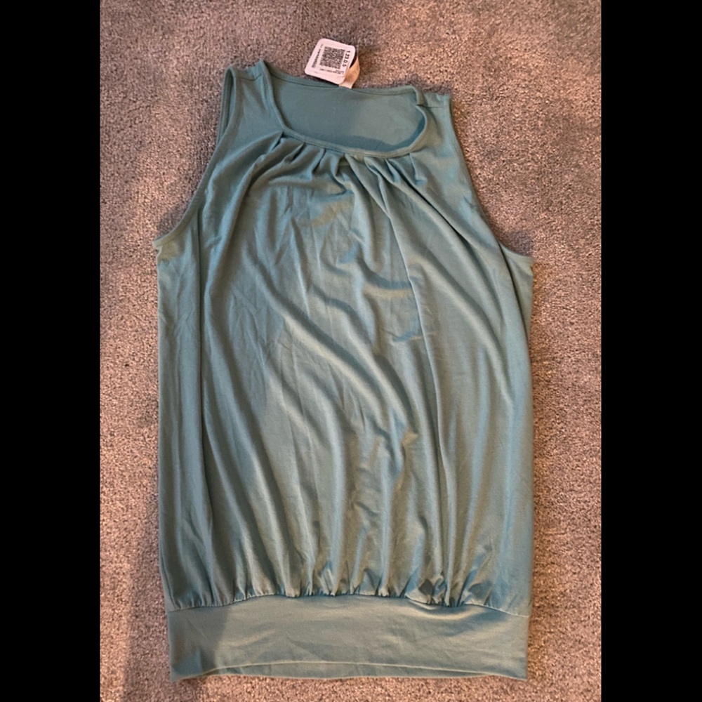 NWT Ladies Top Size Small